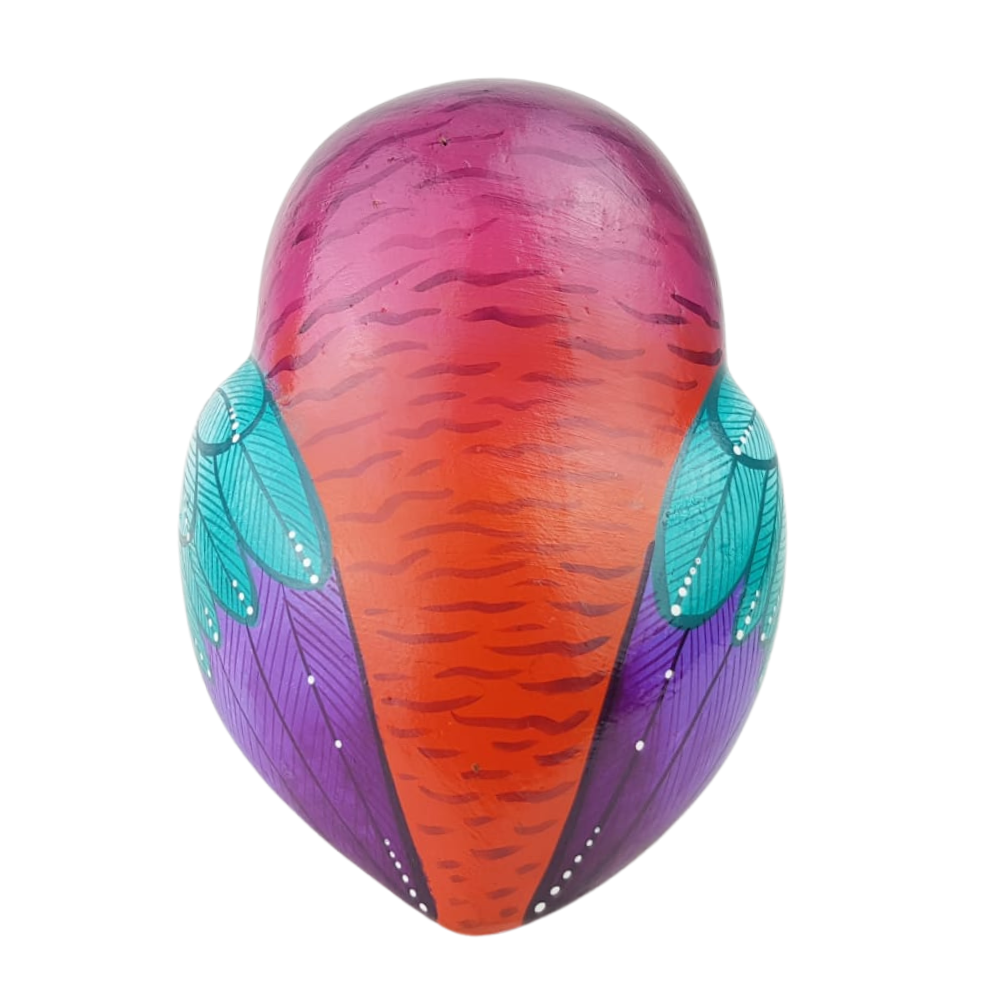 Lechuza elaborada en barro policromado