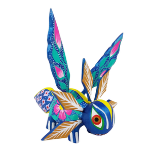 Alebrije oaxaqueño mediano, con forma de ajolote, de madera de copal
