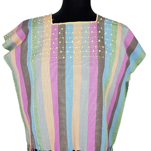 Blusa chiapaneca mediana decorada con nuditos al pecho