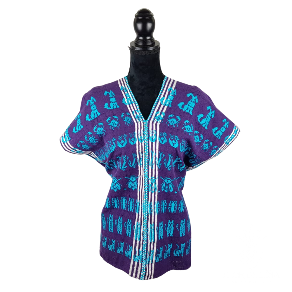 Blusa tipo huipil elaborado en San Juan Cotzocón, Oaxaca