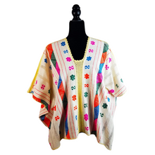 Cargar imagen en el visor de la galería, Blusa mariposa Amuzgo de telar de cintura, textura calada decorada con brocados finos
