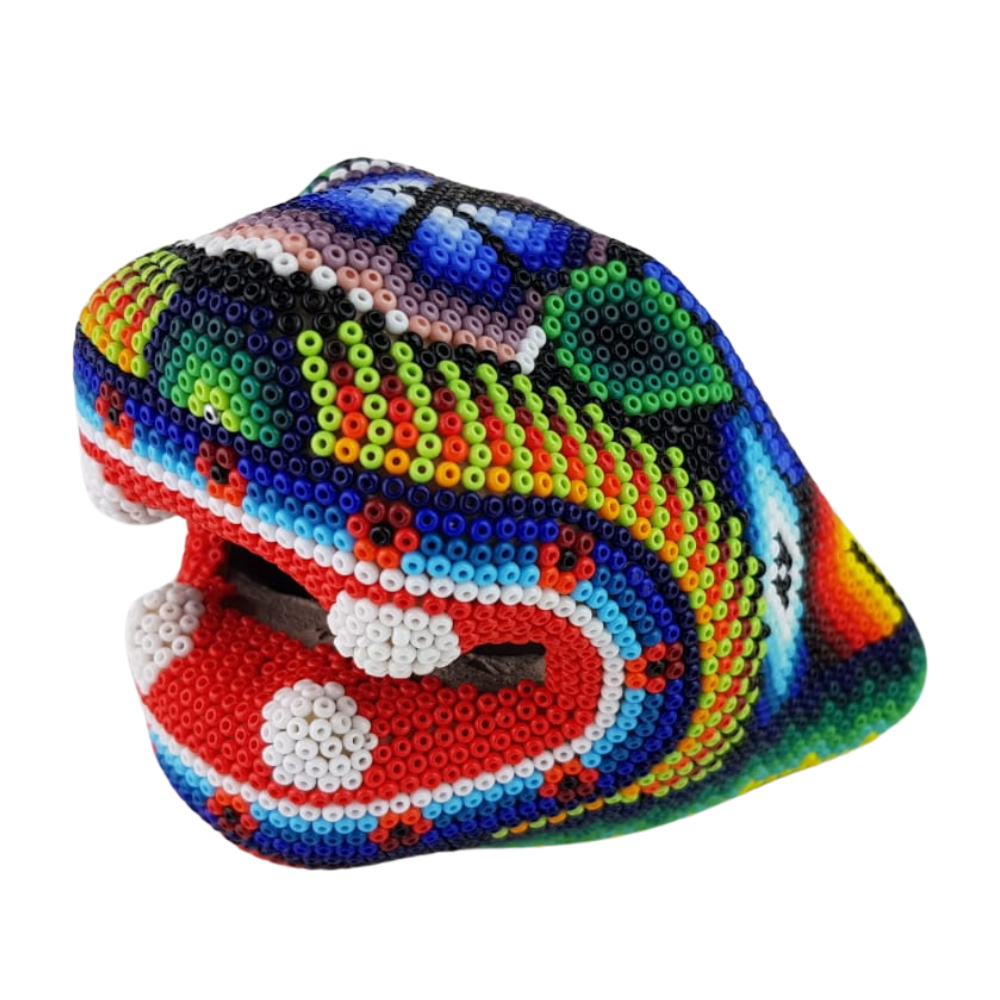 Cabeza de jaguar chica hecha de papel maché con motivos wixárika