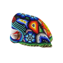 Cargar imagen en el visor de la galería, Cabeza de jaguar hecha de madera tallada a mano y decorada con motivos wixárika
