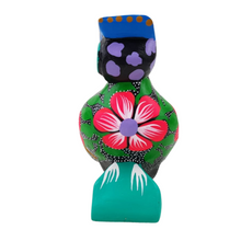 Cargar imagen en el visor de la galería, Alebrije oaxaqueño mediano, con forma de búho, de madera de copal
