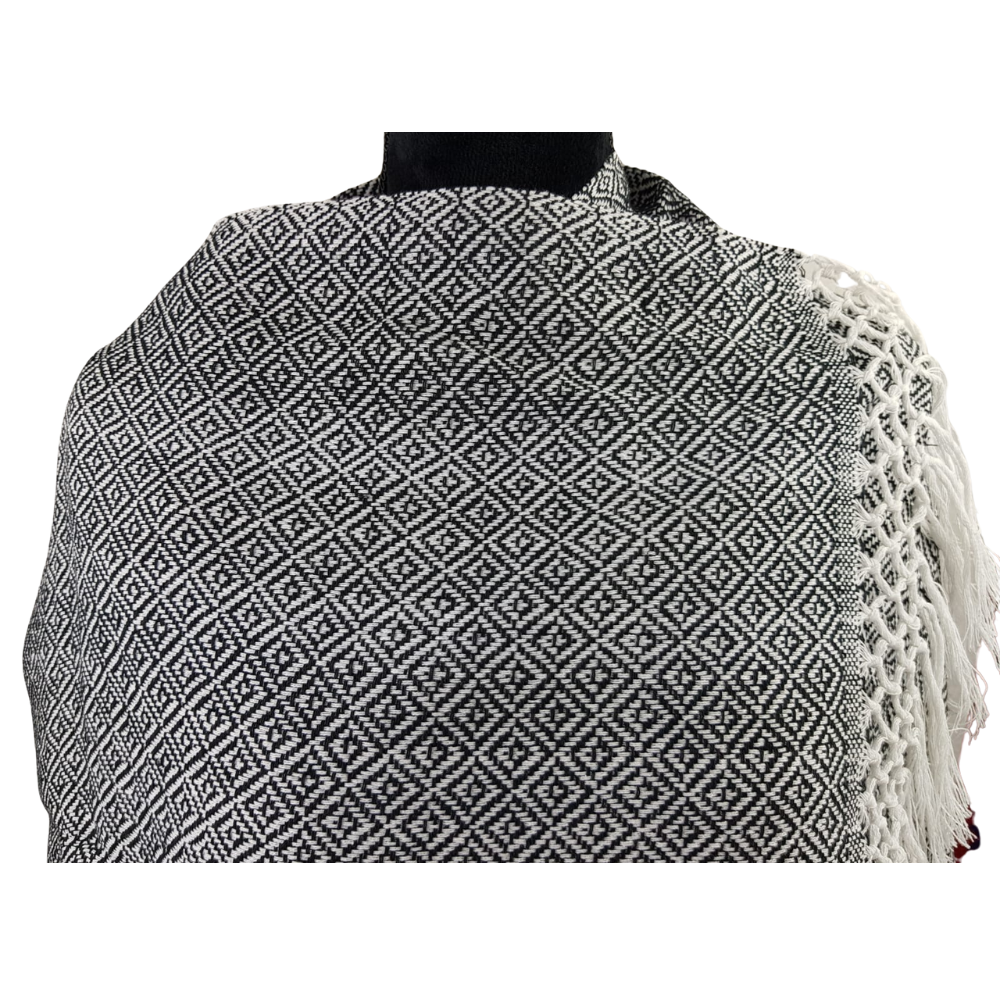 Rebozo mexicano de rombos elaborado con hilo de algodón