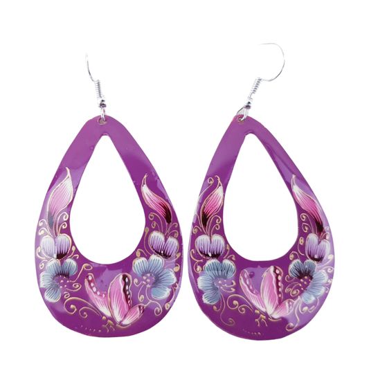 Arete gota grande de cobre con laca perfilada, decorado con mariposas y flores