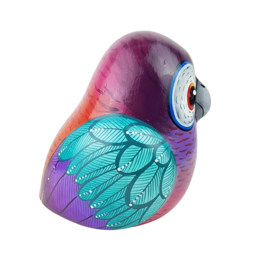 Lechuza elaborada en barro policromado