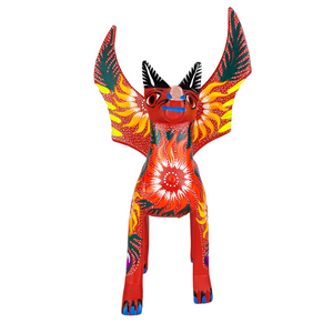 Alebrije oaxaqueño grande, perro con alas de madera copal