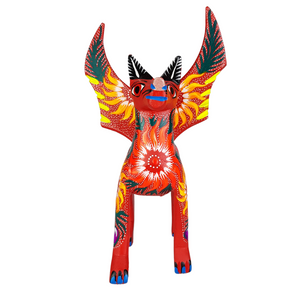 Alebrije oaxaqueño gato o perro con alas de madera copal