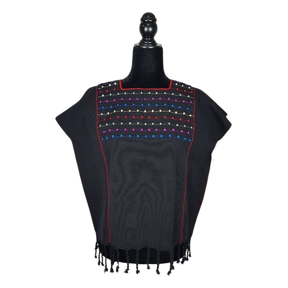 Blusa chiapaneca mediana decorada con nuditos al pecho