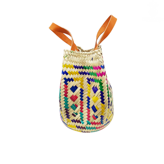 Bolsa de palma chodiní teñida con tintes naturales tejida a mano y asa de piel