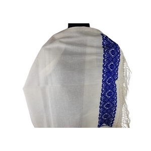 Rebozo de manta con bordado hilván