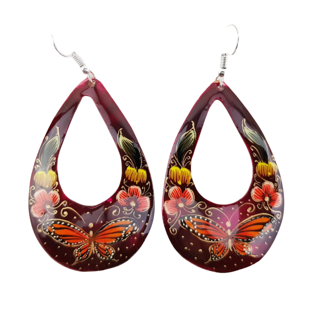 Arete gota grande de cobre con laca perfilada, decorado con mariposas y flores