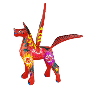 Alebrije oaxaqueño gato o perro con alas de madera copal