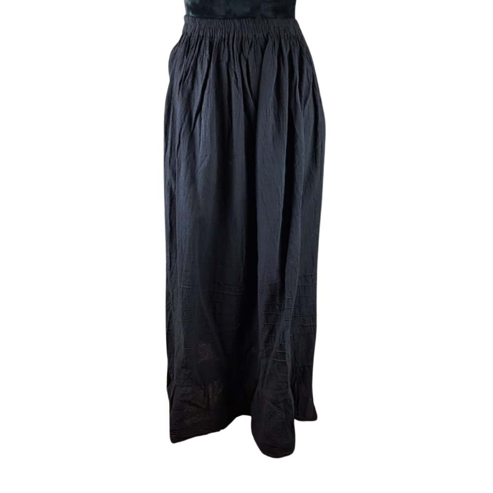 Falda Bertha, de manta teñida o natural, hecha en Oaxaca