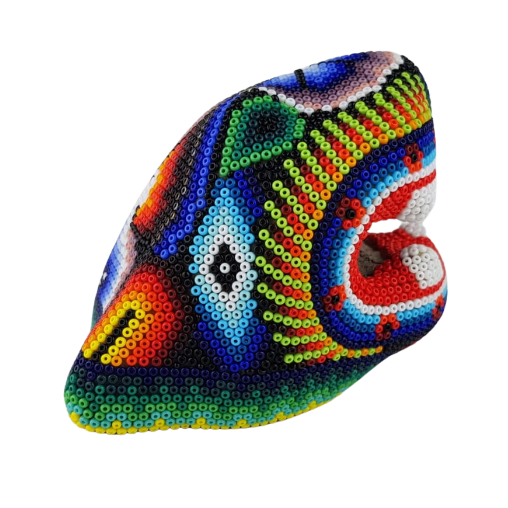 Cabeza de jaguar chica hecha de papel maché con motivos wixárika