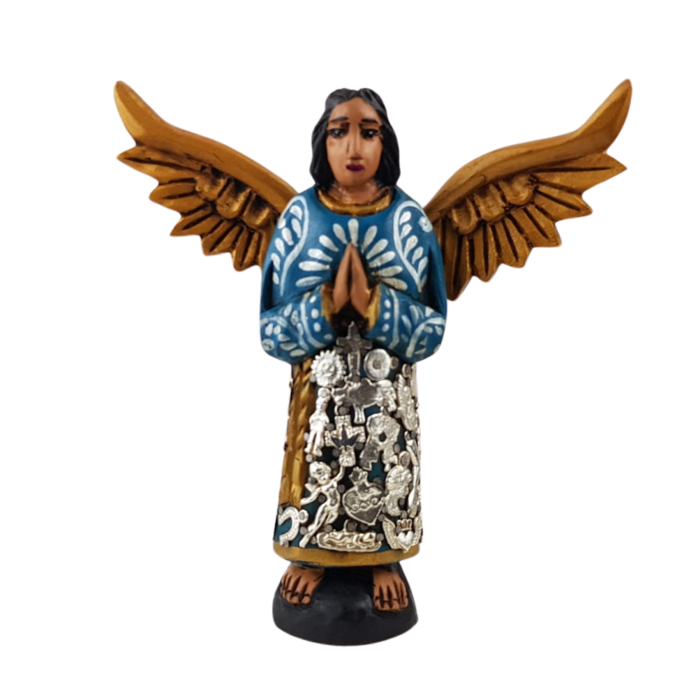 Angelito de pie con alas, tallado en madera y decorado con alas doradas