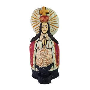 Virgen de la salud elaborada con papel maché, decorada a mano
