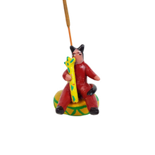 Cargar imagen en el visor de la galería, Porta incienso, figura surrealista de arte popular mexicano elaborada con barro betus
