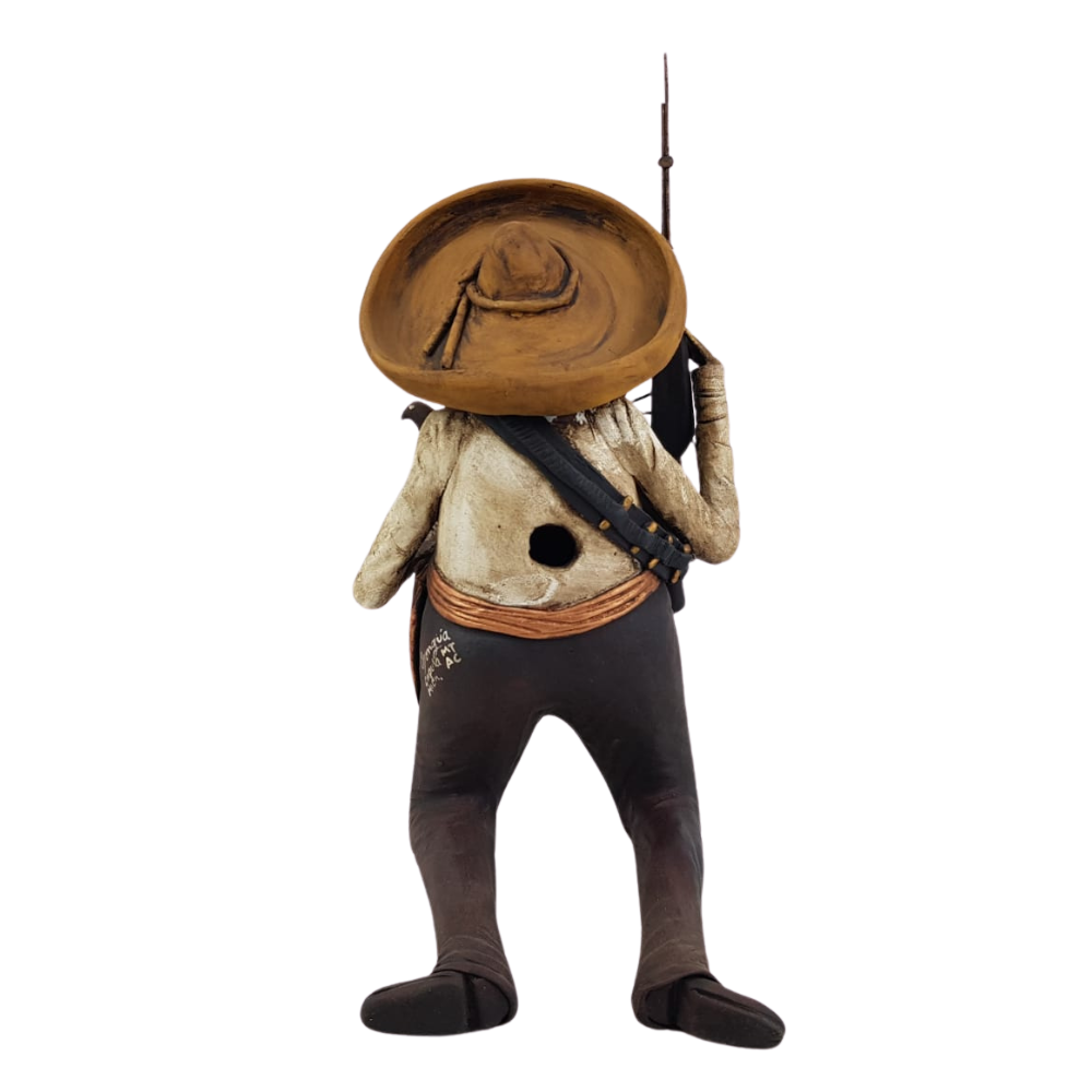 Catrín panzón, figura decorativa de barro elaborada en Capula