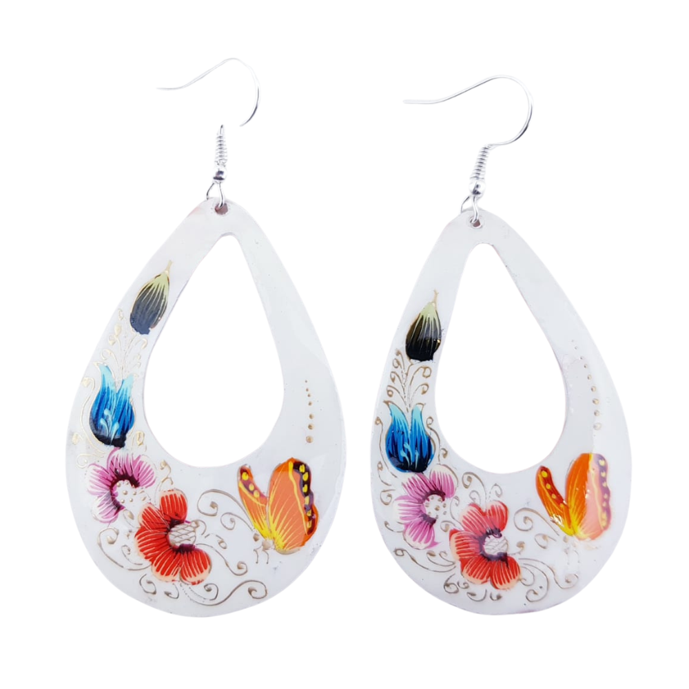 Arete gota grande de cobre con laca perfilada, decorado con mariposas y flores