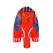 Cargar imagen en el visor de la galería, Alebrije oaxaqueño mediano, con forma de armadillo, de madera de copal
