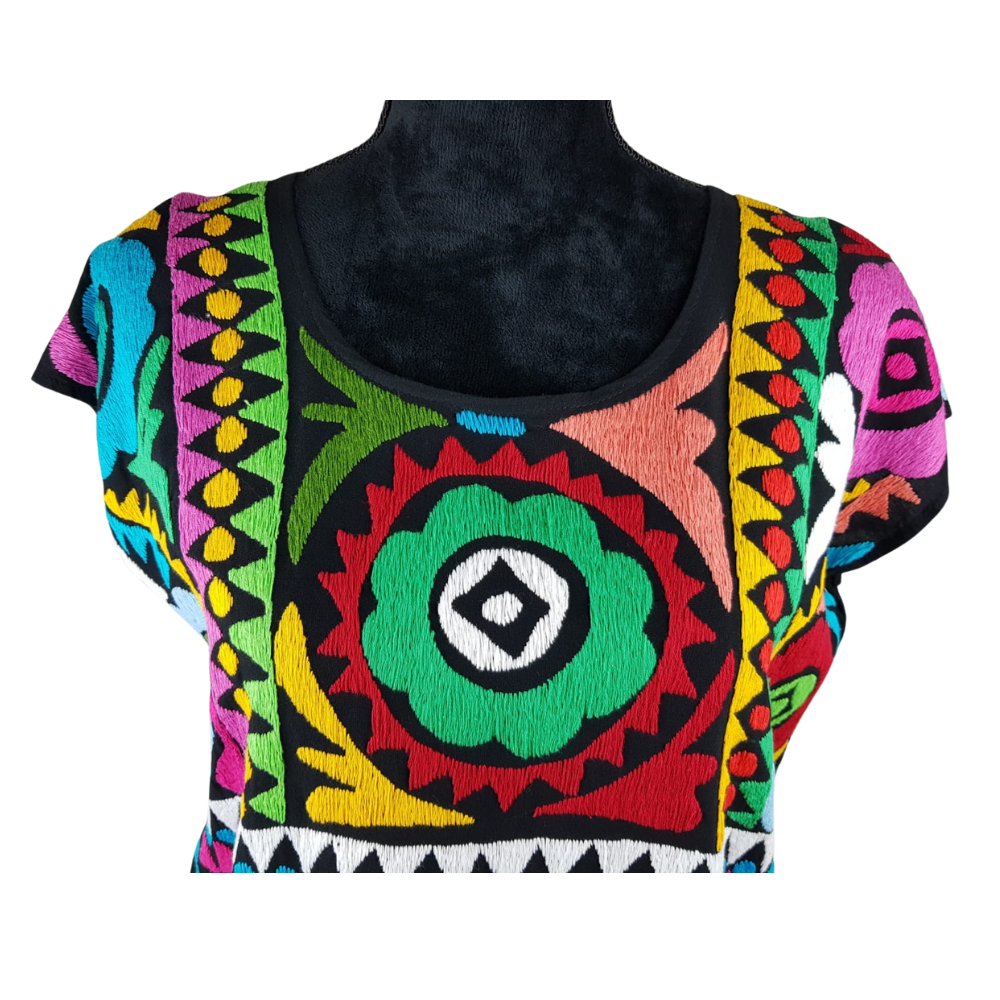 Blusa mediana de gala mazateca, bordado relleno de Jalapa de Díaz