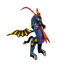 Cargar imagen en el visor de la galería, Alebrije oaxaqueño dragón, elaborado con madera copal
