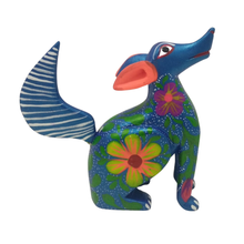Cargar imagen en el visor de la galería, Alebrije oaxaqueño mediano, con forma de perro, de madera de copal
