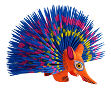 Cargar imagen en el visor de la galería, Alebrije puercoespín grande hecho en Oaxaca

