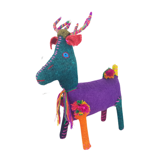 Animalito de lana, venado grande artesanal hecho a mano en Chiapas