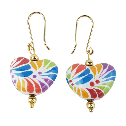 Arete colgante corazón de cerámica, decorado con técnica talavera
