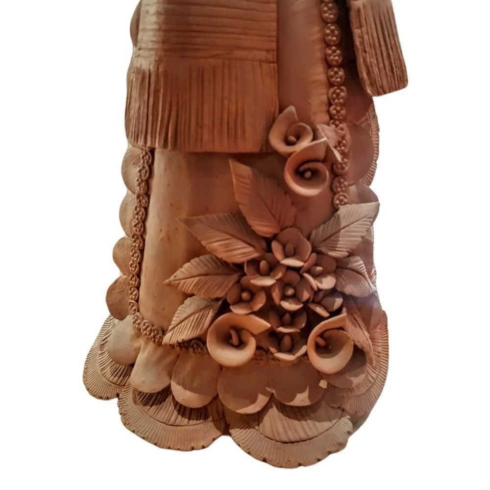 Catrina gde. Frida, de barro, hecha en Capula, Michoacán