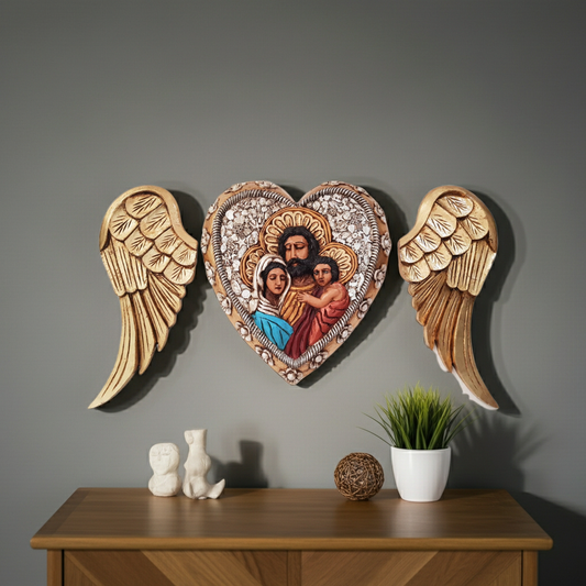 Corazón con alas, Sagrada Familia, madera tallada decorada con milagritos