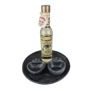 Juego de mezcal de gusano con mezcaleros de barro negro en forma de corazón