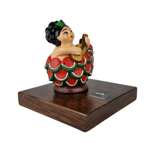 Reconocimiento con artesanía mexicana. Sirena con escamas de sandía en trofeo con base de madera y placa metálica personalizada