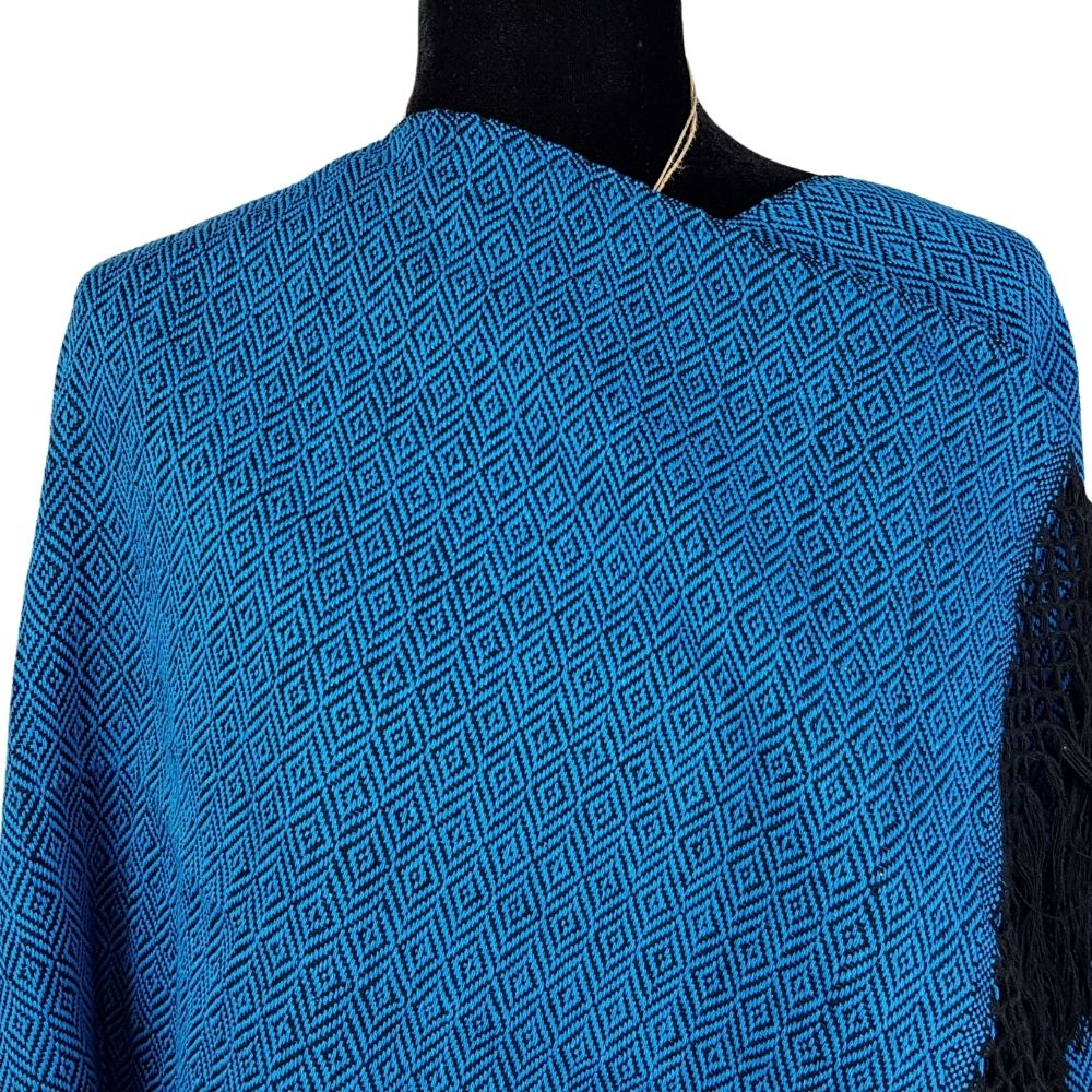 Rebozo mexicano de rombos elaborado con hilo de algodón