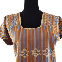 Cargar imagen en el visor de la galería, Huipil Ricarda, textil mixteco de telar decorado con brocados, teñido con tintes naturales
