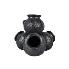 Cargar imagen en el visor de la galería, Torre de ollas de barro negro
