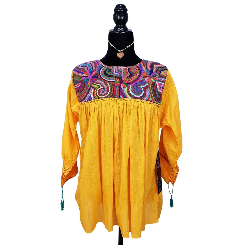 Blusa Aguacatenango con bordado de nudito, hecha en Chiapas