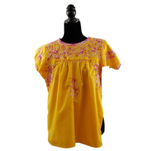 Cargar imagen en el visor de la galería, Blusa de popelina manga corta bordada con estilo San Antonino y acabado tejido en gancho
