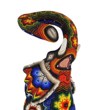 Cargar imagen en el visor de la galería, Elefante, figura de madera decorada con simbolismo Wixárica
