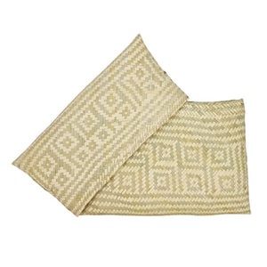 Cartera de palma tipo clutch teñida con tintes naturales tejida a mano