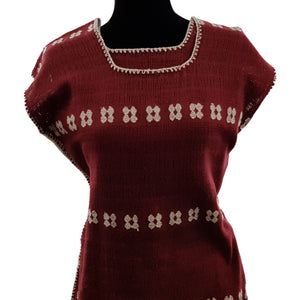 Blusa mixteca de telar de cintura, textura calada decorada con brocados mariposa