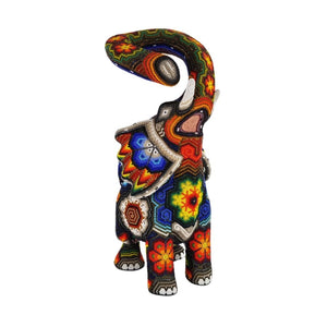 Elefante, figura de madera decorada con simbolismo Wixárica