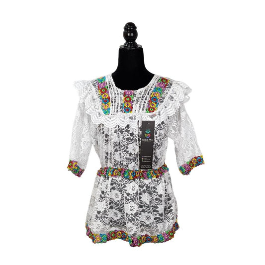 Blusa Quialana mediana y grande de encaje con bordado en cuello, mangas y parte inferior