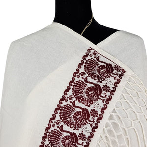 Rebozo de manta con bordado hilván