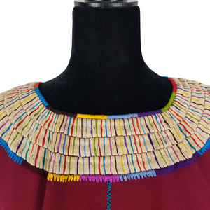 Blusa bordada Tzotzil Maya tradicional de Santa Martha Chiapas color vino con detalles de colores en cuello y mangas. Hecha por Oliverio Gómez