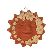 Cargar imagen en el visor de la galería, Sol de barro empastado decorado con flores
