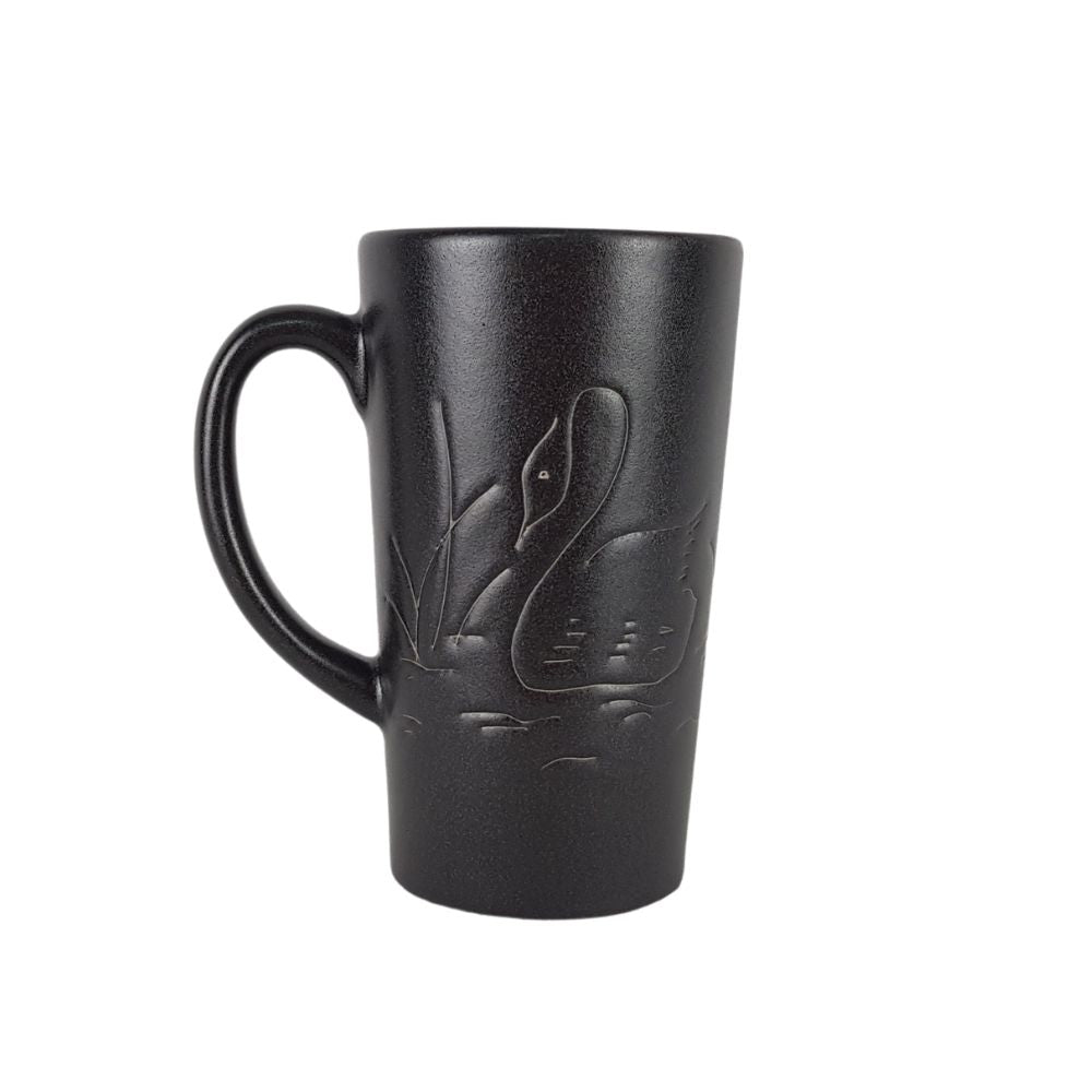 Taza alta de alta temperatura decorada con patrones lineales